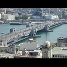 Die Galatabrücke (Galata Köprüsü) über das Goldene Horn